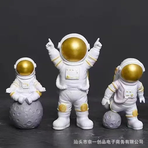 Astronaut Figurine Set – 3/4pcs Spaceman Statue for Kids & Home Decor