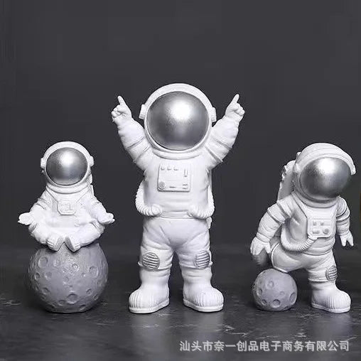 Astronaut Figurine Set – 3/4pcs Spaceman Statue for Kids & Home Decor